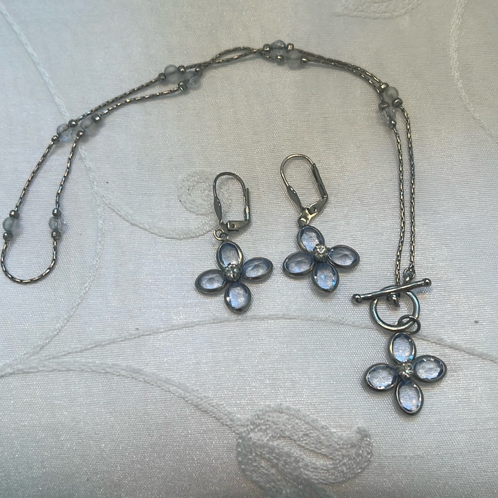 Vintage BLUE Crystal Flower Necklace Dangle and Pierced Earrings - Picture 5 of 9